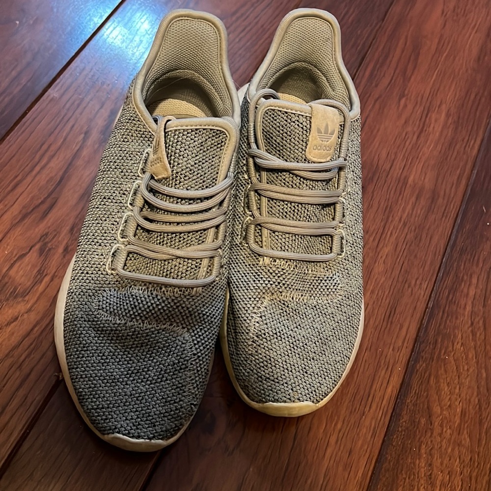 Womens Adidas tennis shoes